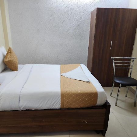 Hotel Cozy Cave Új-Delhi Kültér fotó