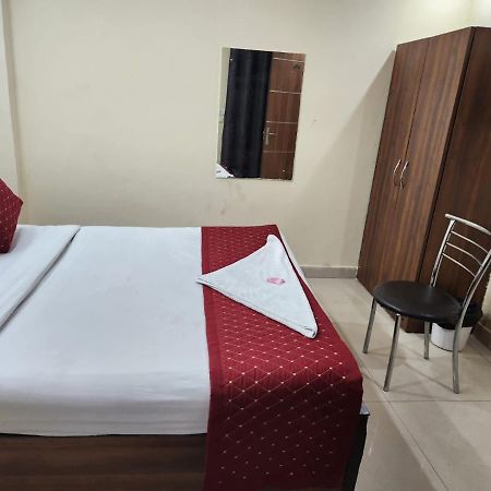 Hotel Cozy Cave Új-Delhi Kültér fotó