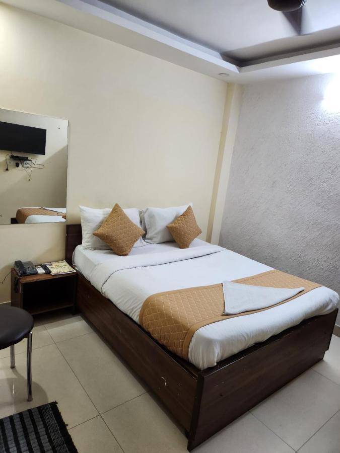 Hotel Cozy Cave Új-Delhi Kültér fotó