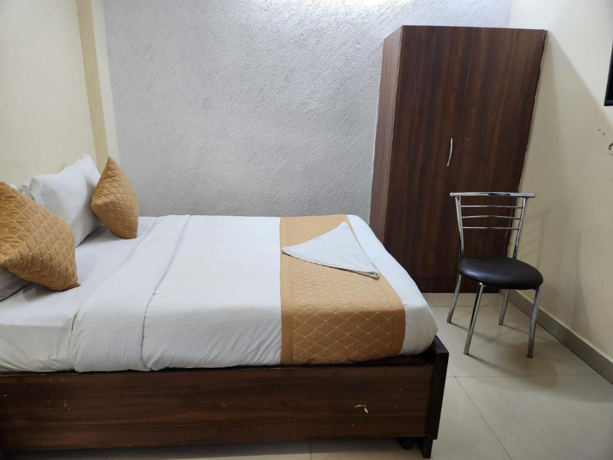 Hotel Cozy Cave Új-Delhi Kültér fotó