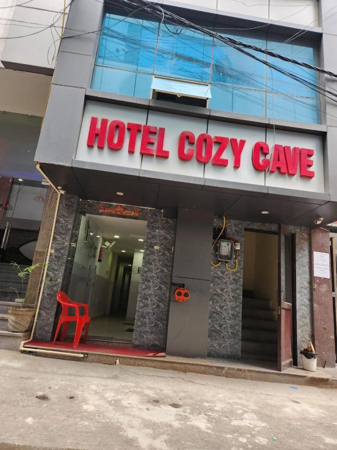 Hotel Cozy Cave Új-Delhi Kültér fotó