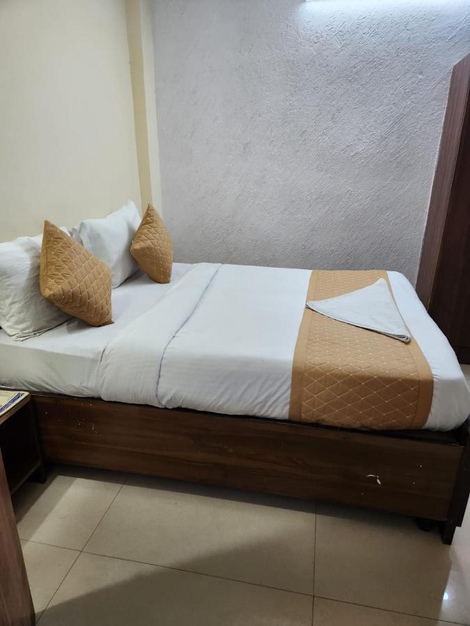 Hotel Cozy Cave Új-Delhi Kültér fotó
