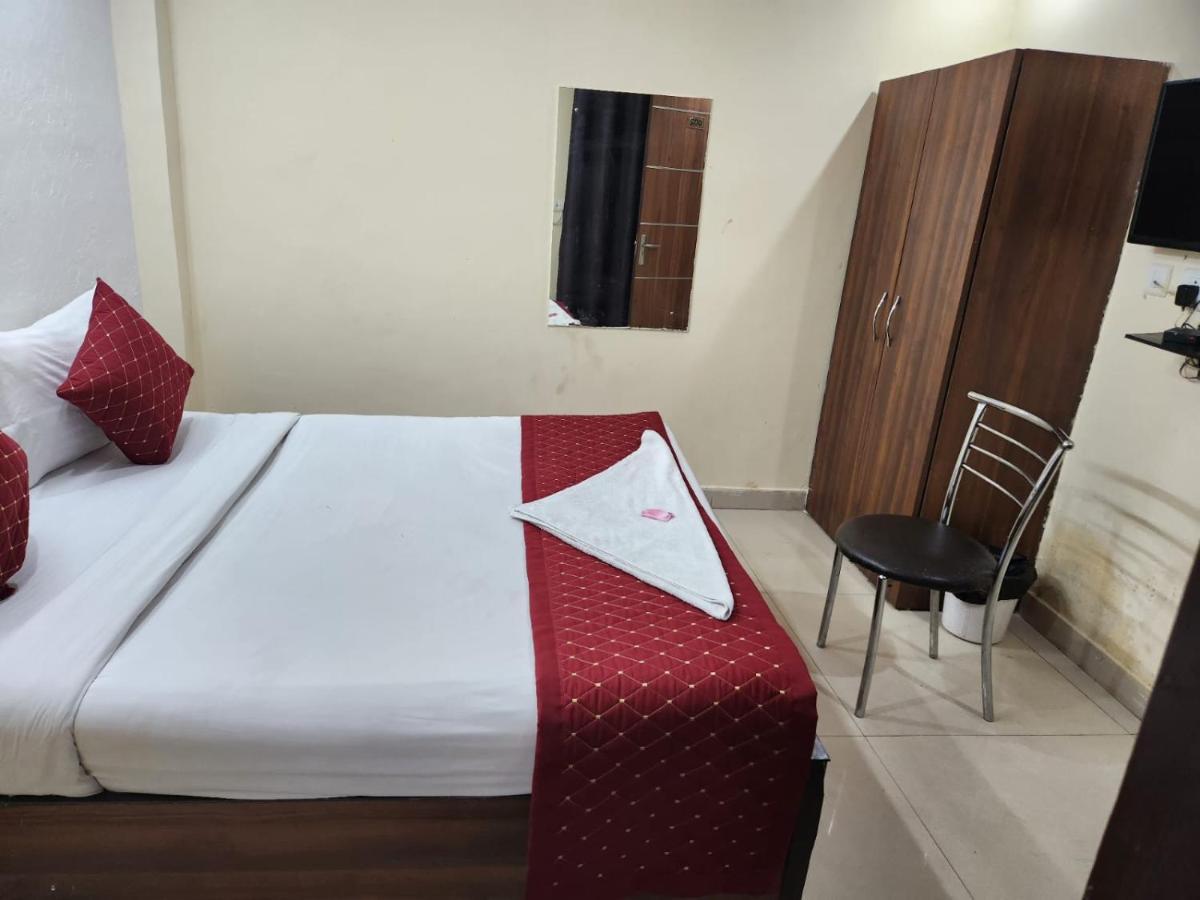 Hotel Cozy Cave Új-Delhi Kültér fotó