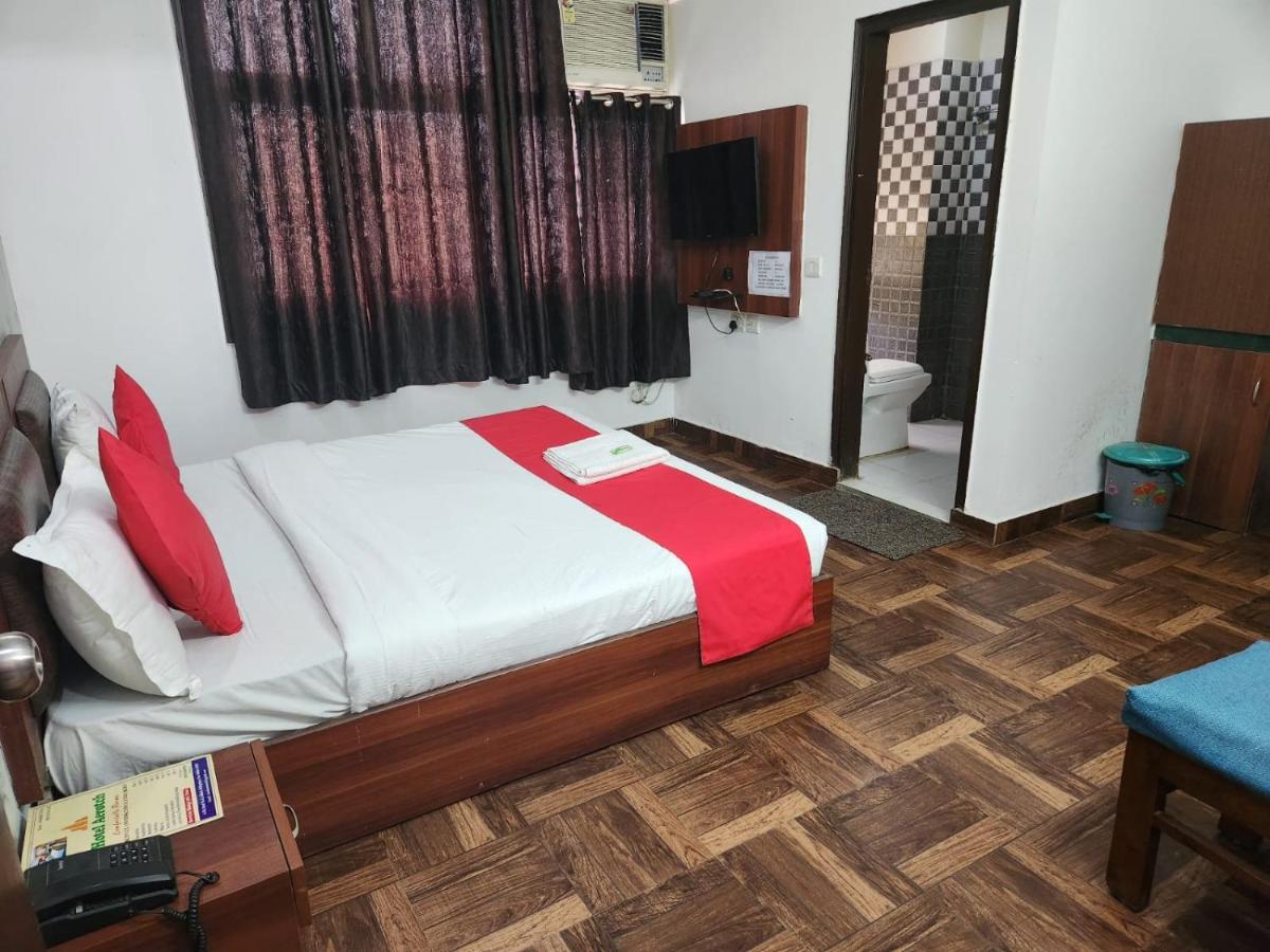 Hotel Cozy Cave Új-Delhi Kültér fotó