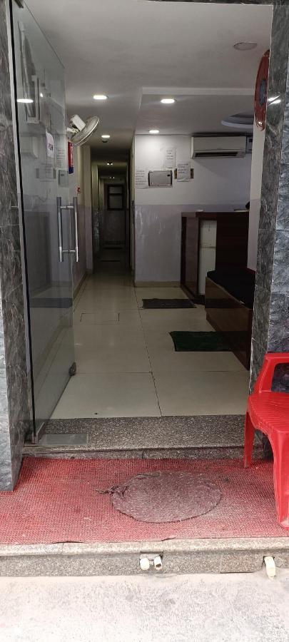 Hotel Cozy Cave Új-Delhi Kültér fotó