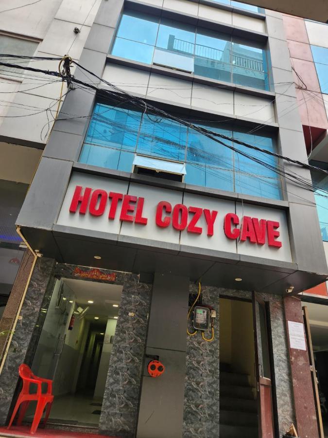 Hotel Cozy Cave Új-Delhi Kültér fotó
