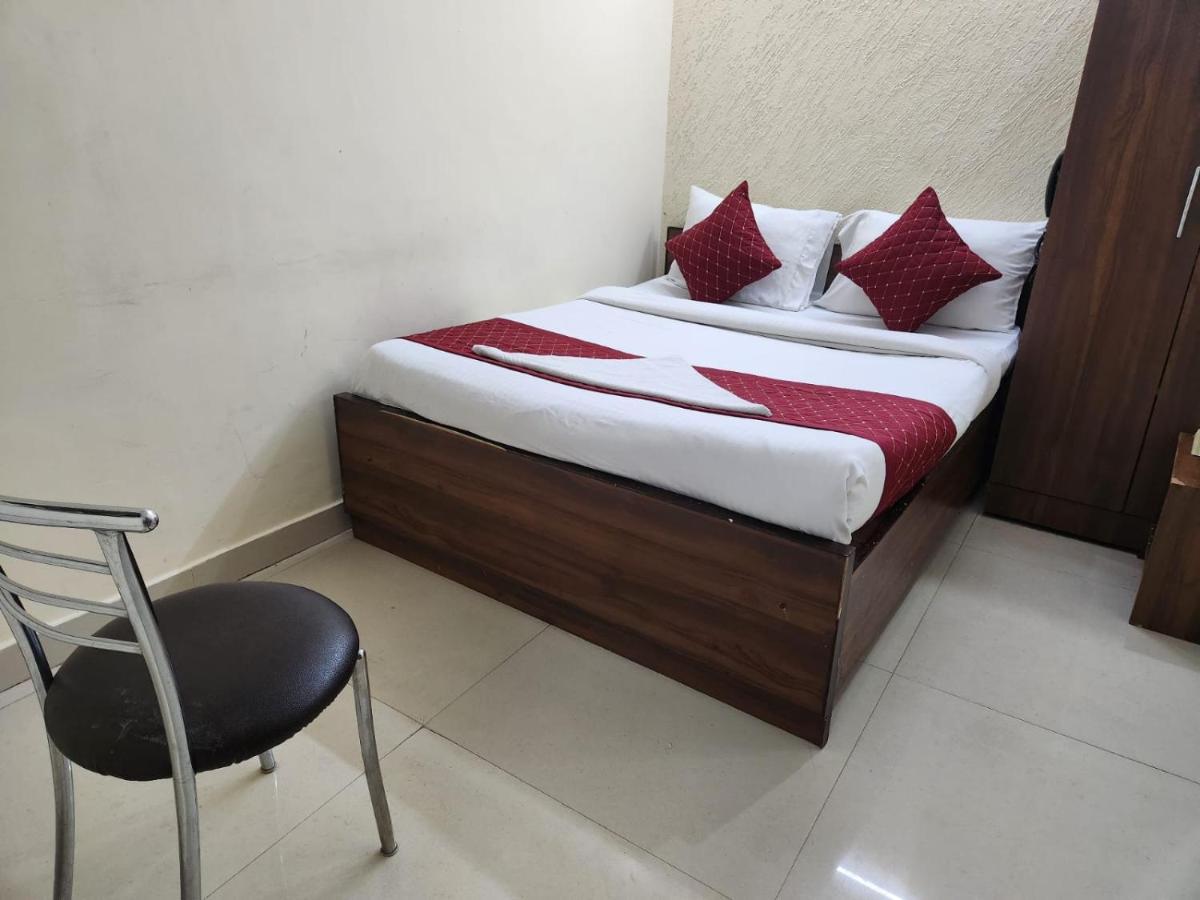 Hotel Cozy Cave Új-Delhi Kültér fotó