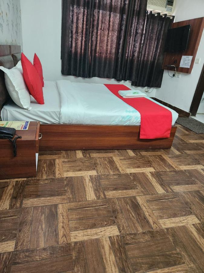 Hotel Cozy Cave Új-Delhi Kültér fotó