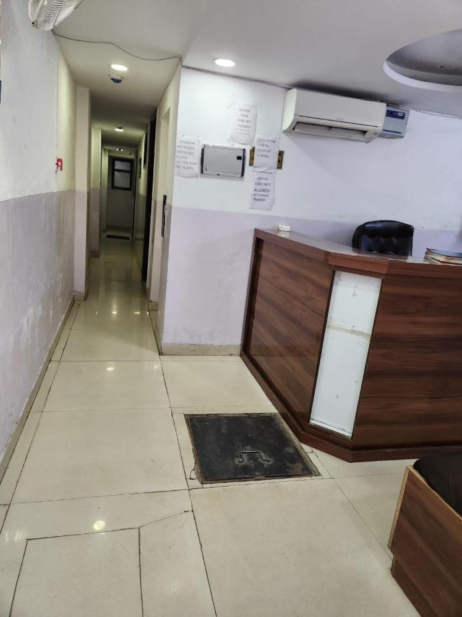Hotel Cozy Cave Új-Delhi Kültér fotó