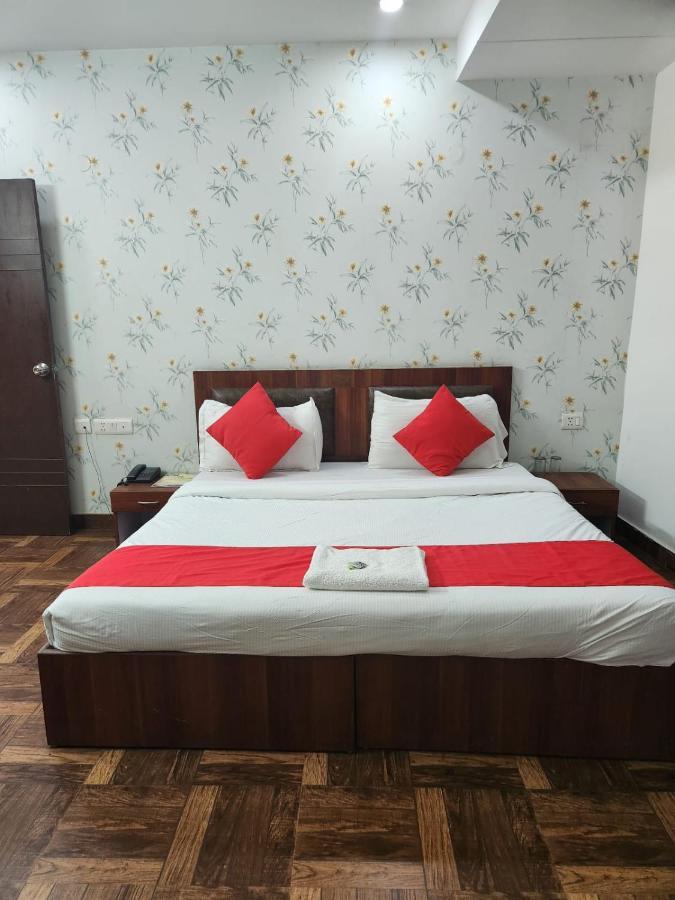 Hotel Cozy Cave Új-Delhi Kültér fotó